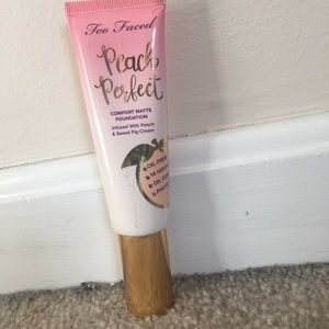 Too Faced peach perfect foundation in snow